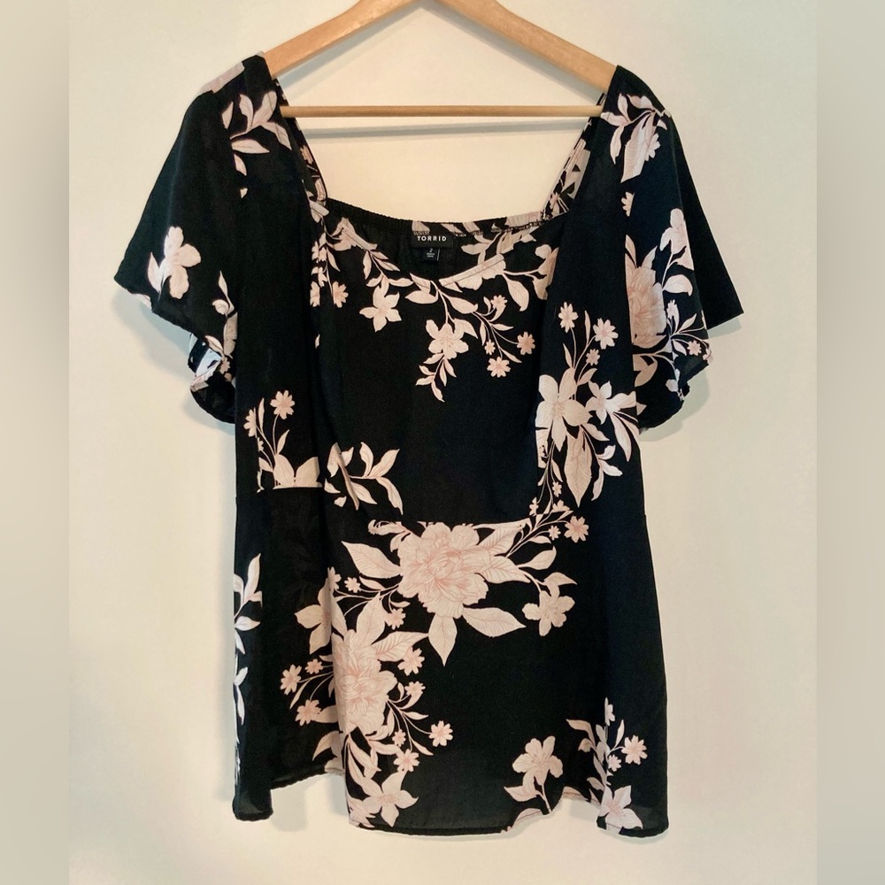 torrid Black Floral open neck blouse with cream and pink flowers size 2